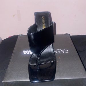 FASHION NOVA Beach Club Heeled Sandals